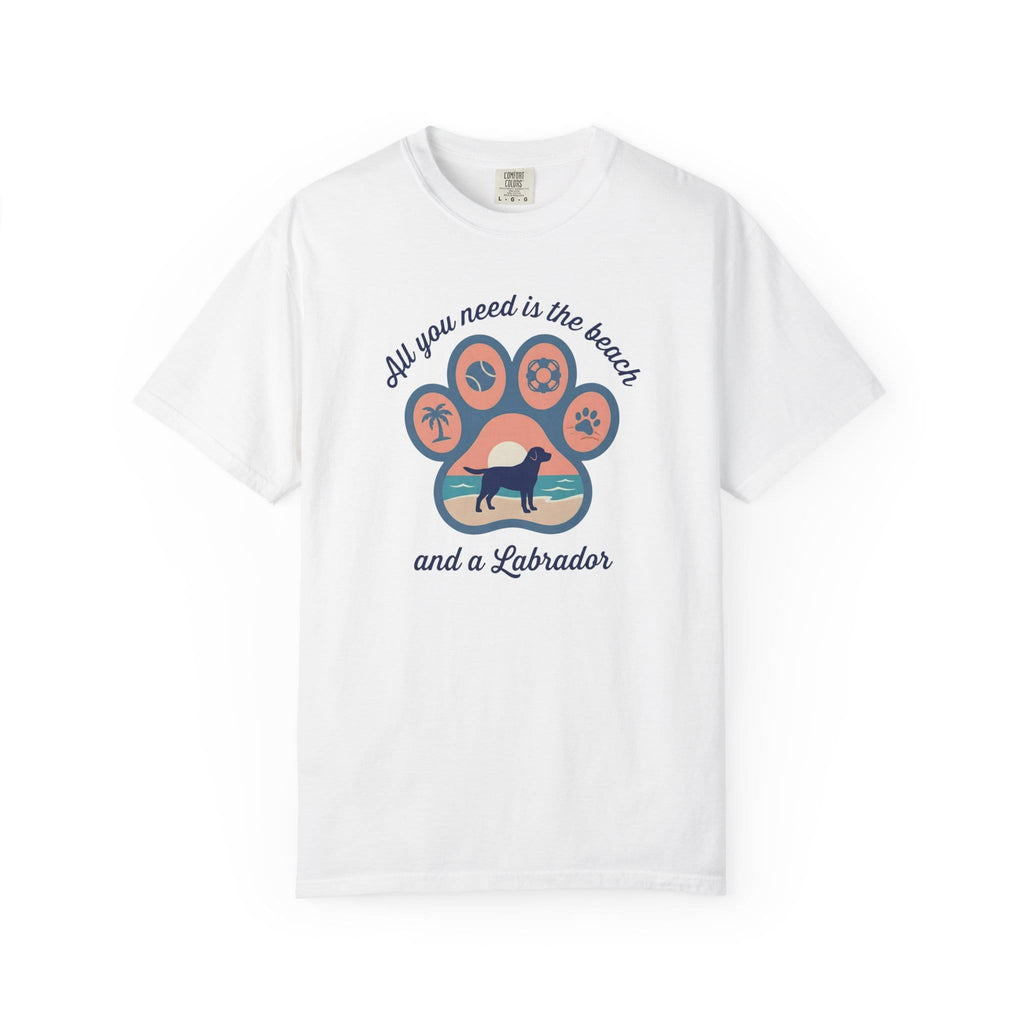White t-shirt with beach and Labrador graphic, perfect for dog lovers and summer adventures.