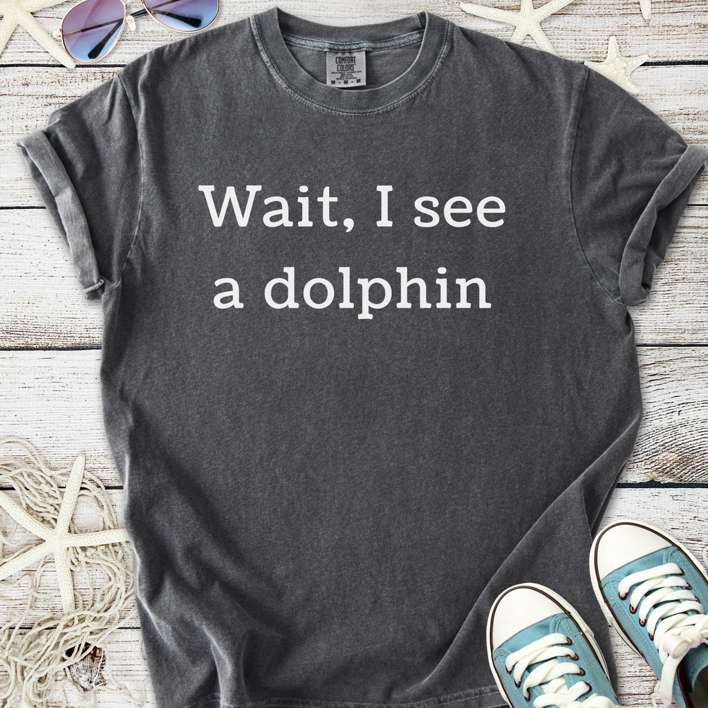 Gray cotton t-shirt with 'Wait, I see a dolphin' print, perfect for casual beach outings.