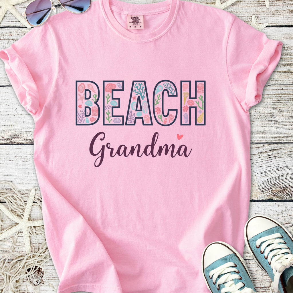 Pink cotton t-shirt with 'BEACH Grandma' graphic, perfect for summer outings.
