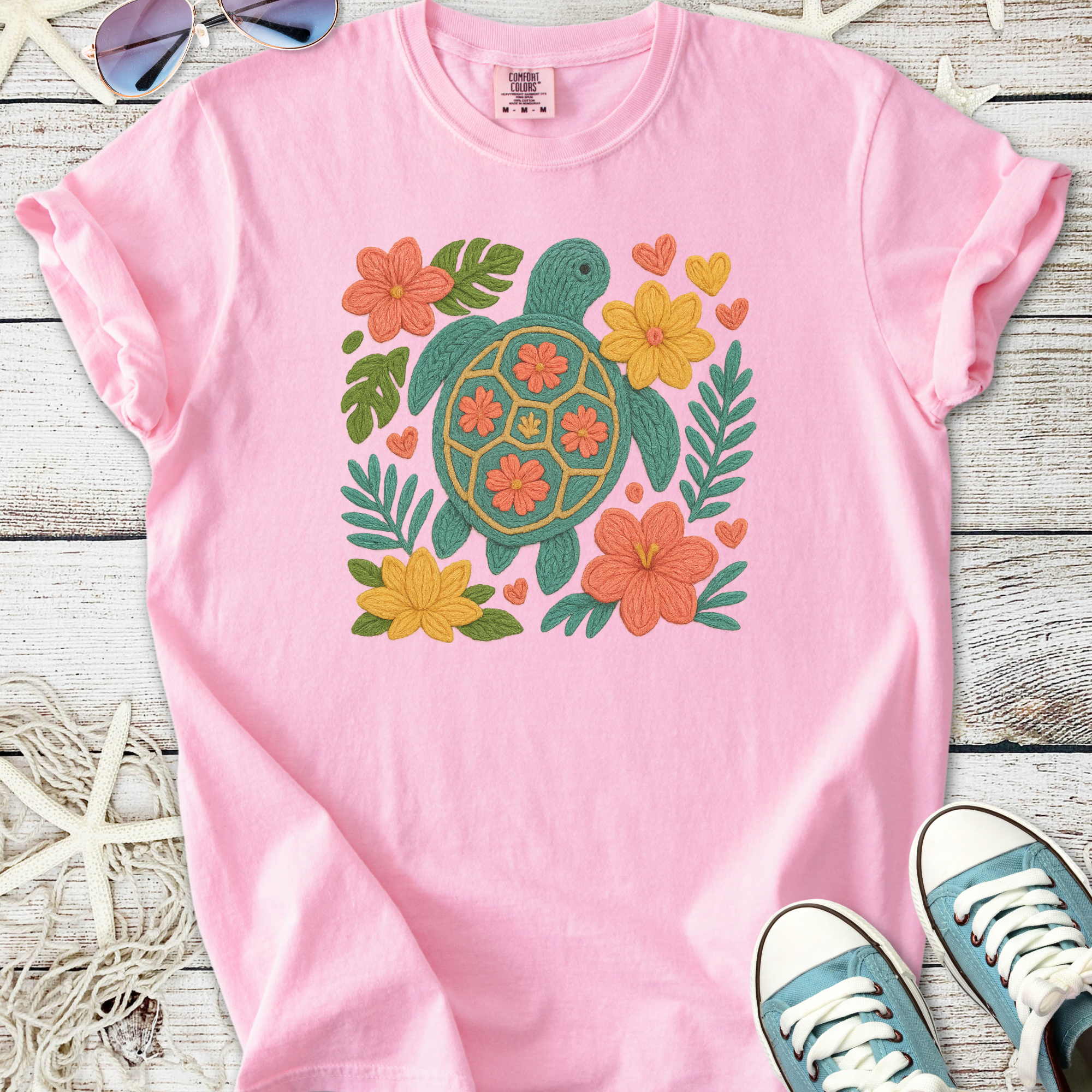 Pink t-shirt with turtle and floral design, casual style, 100% cotton, perfect for summer outings.